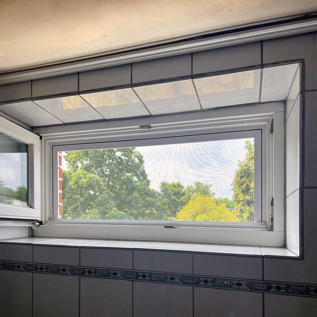 Fliegengitter zum Einhängen vor das Fenster | Bürstendichtung Innen | Flairline