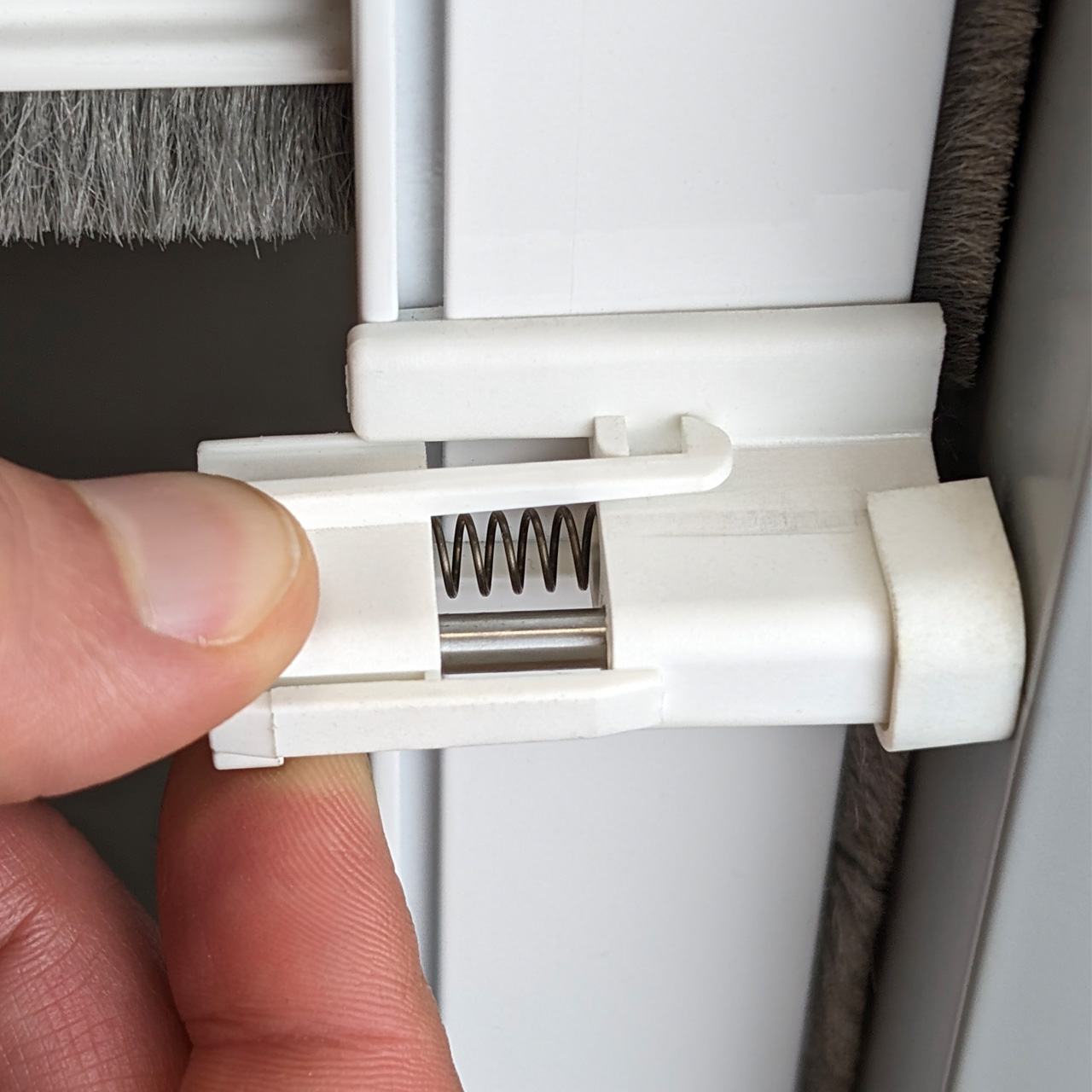 Mit Haltestifte zum Herausnehmen