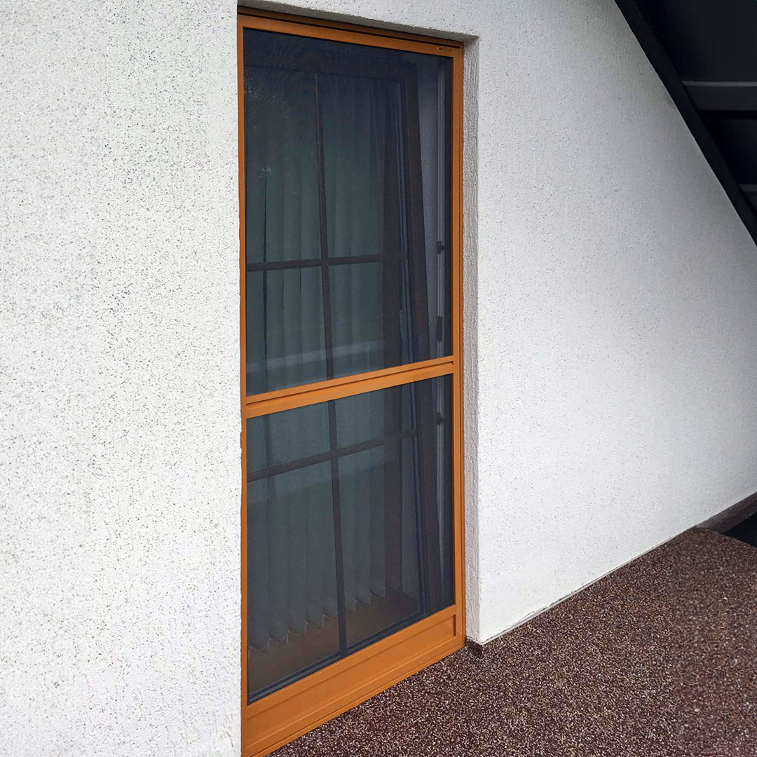 Scharnierende hordeur op maat voor bevestiging op de muur | met montageframe | Flairline