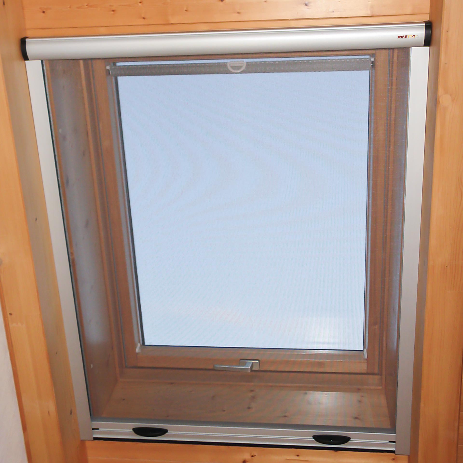 Insektenschutzrollo, auch für breite Dachfenster geeignet | Multiline