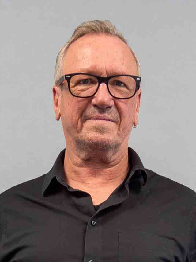 Leader Image