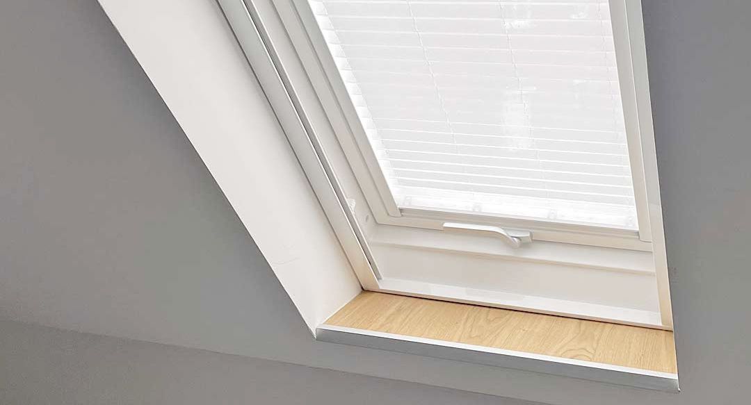 Insektenschutz am Klapp-Schwingfenster mit Fensterbank (Symbolfoto)