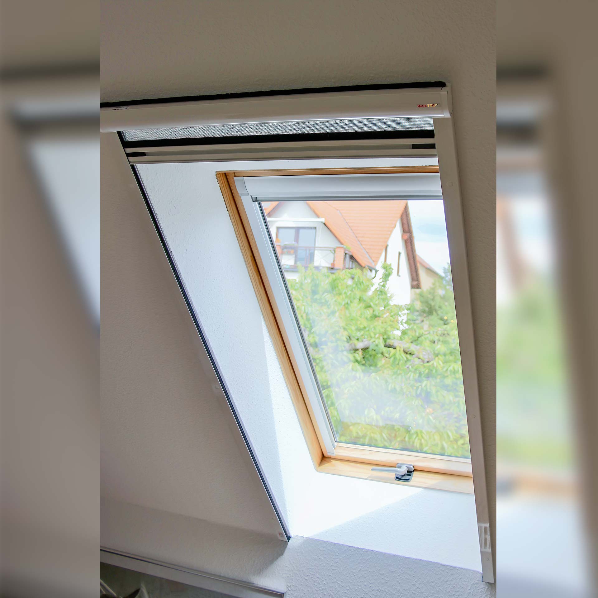 Dachfenster-Insektenschutzrollo mit regulierbarer Feder | Topline