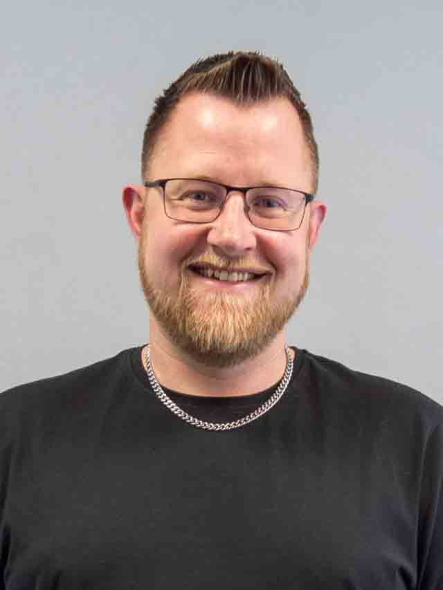 Leader Image