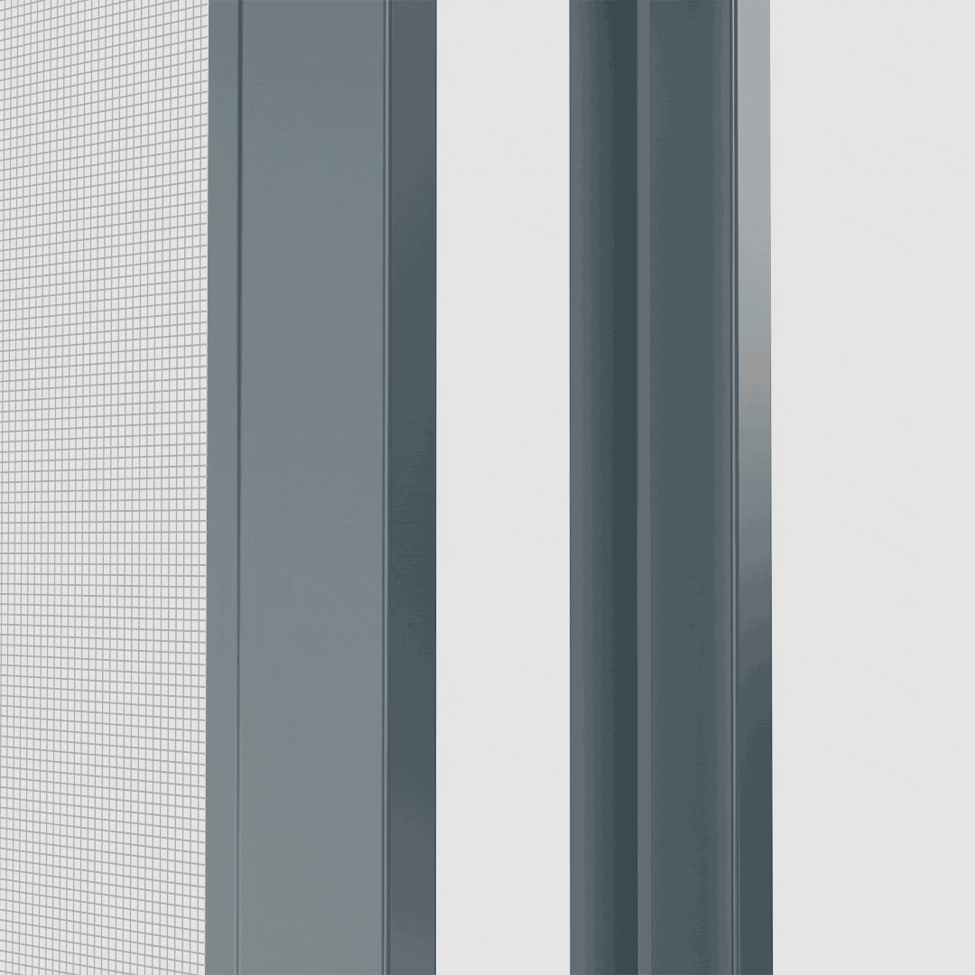 Fliegengitter öffnet sich, magnetischer Schließmechanismus.