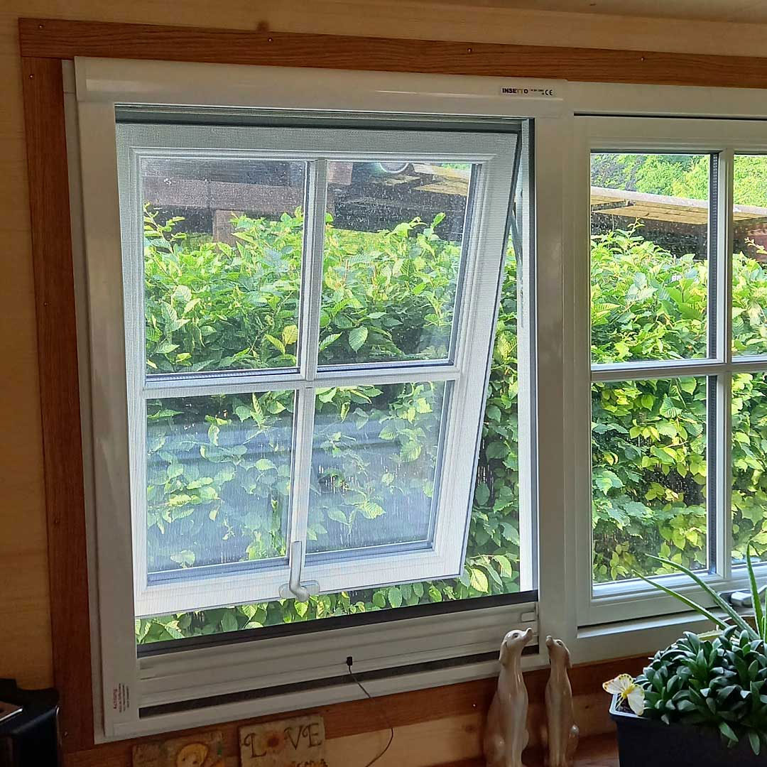 Insektenschutz Rollo & Plissee für nach außen öffnende Fenster