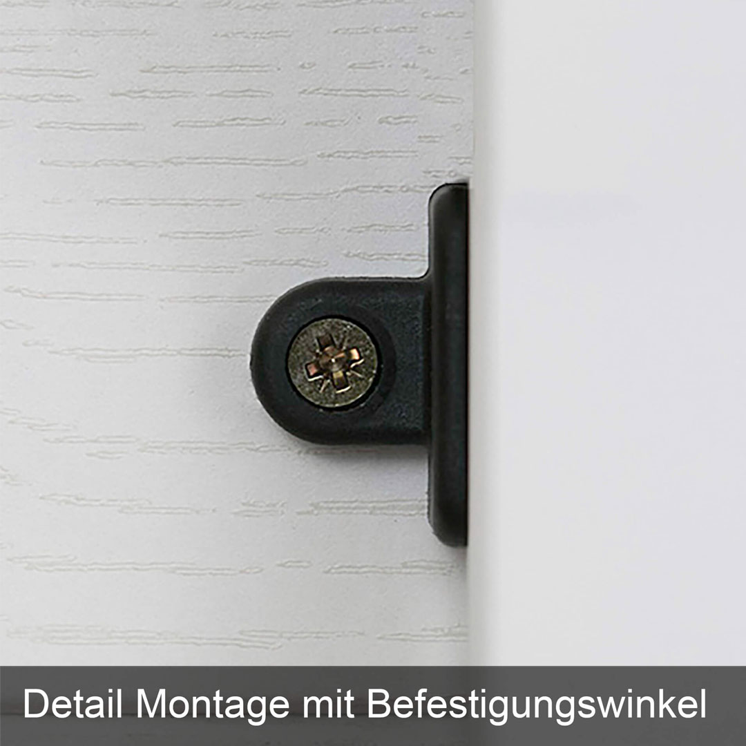 Detailmontage mit Befestigungswinkel.