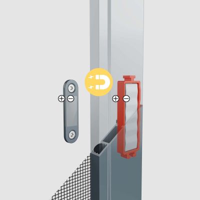Magnete verbinden Fliegengitterrahmen mit Türrahmen, gezeigt durch Symbole