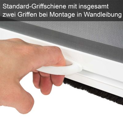 Hand zieht Fliegengittergriff und Text