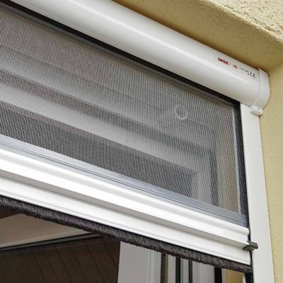 Preiswertes Insektenschutzrollo auf Maß für bodentiefe Fenster | Adria