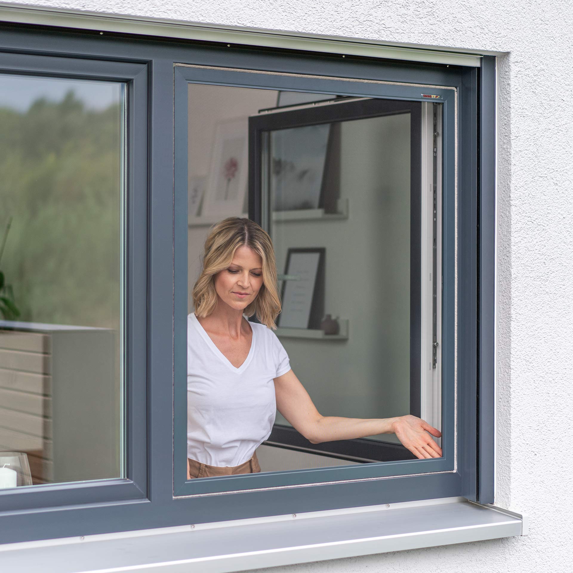 Fliegengitter für Kunststofffenster von innen einhängen
