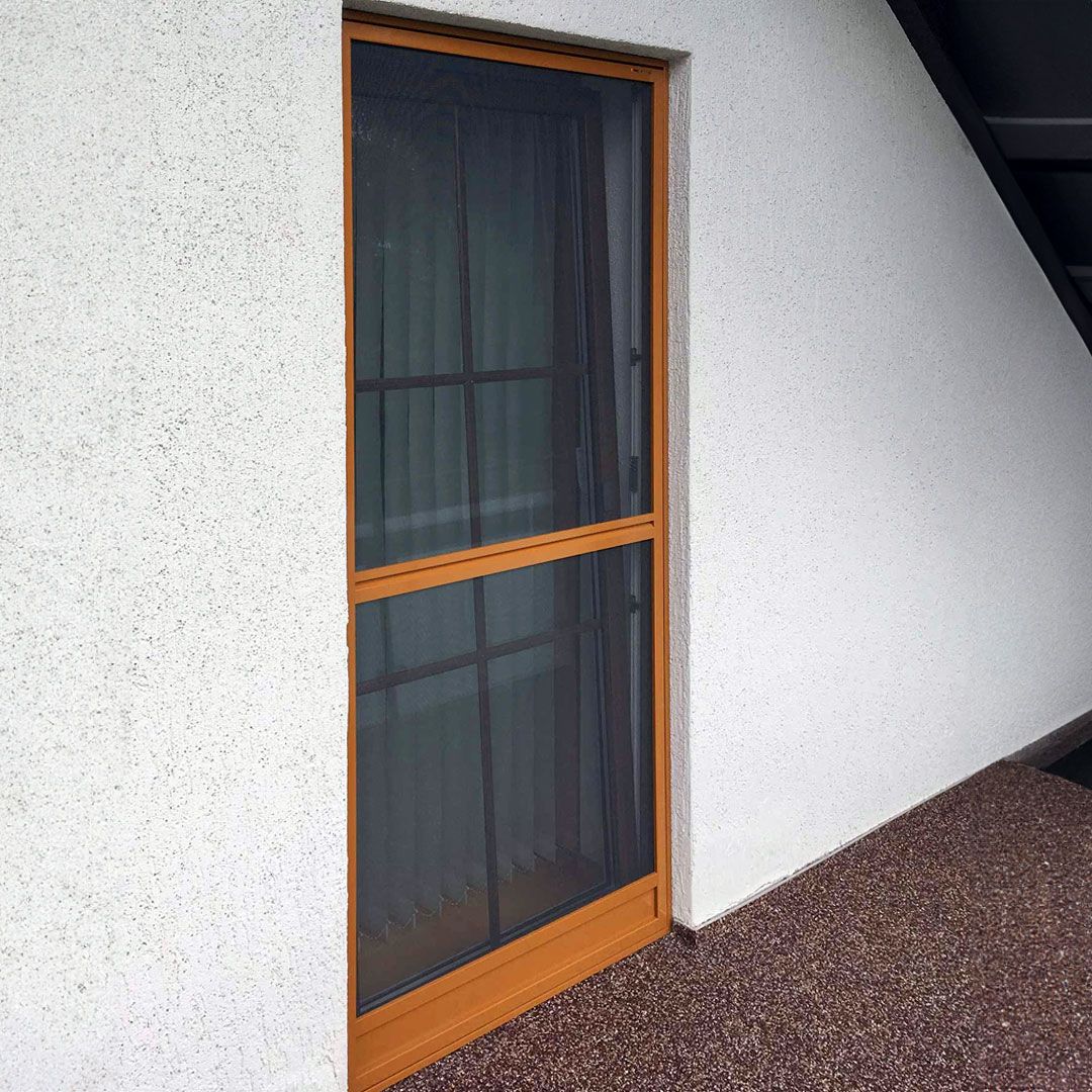 Scharnierende hordeur op maat voor bevestiging op de muur | met montageframe | Flairline