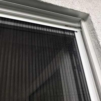 Insektenschutz an Fensterrahmen montiert