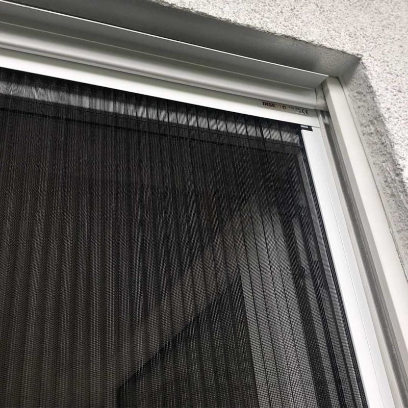 Insektenschutz-Plissee, ideal zwischen Fenster und Rollladen | Micro13 Insektenschutz-Plissee, ideal zwischen Fenster und Rollladen | Micro13