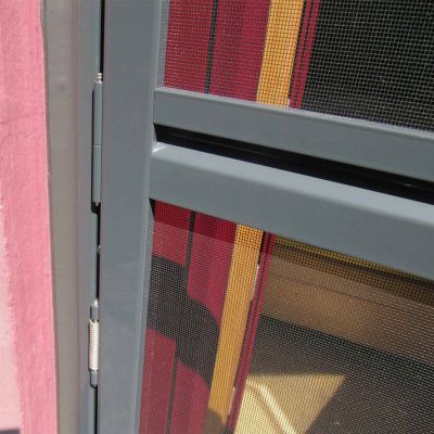 Insektenschutz-Spannrahmentür in Nahaufnahme