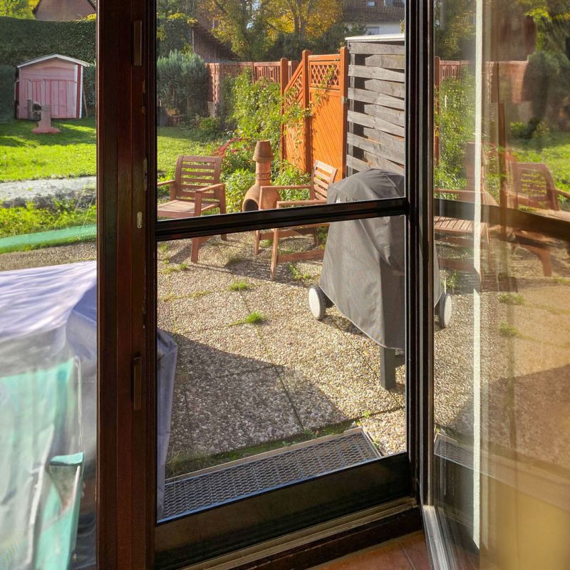 Scharnierende hordeur op maat voor bevestiging op de muur | met montageframe | Flairline