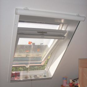Insektenschutzrollo, auch für breite Dachfenster | Optimaler Schutz | Multiline
