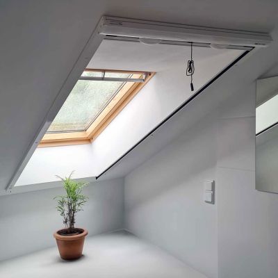 Dachfenster geschlossen mit Insektenschutzgitter