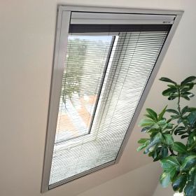 Schwingfenster mit Fensterbank